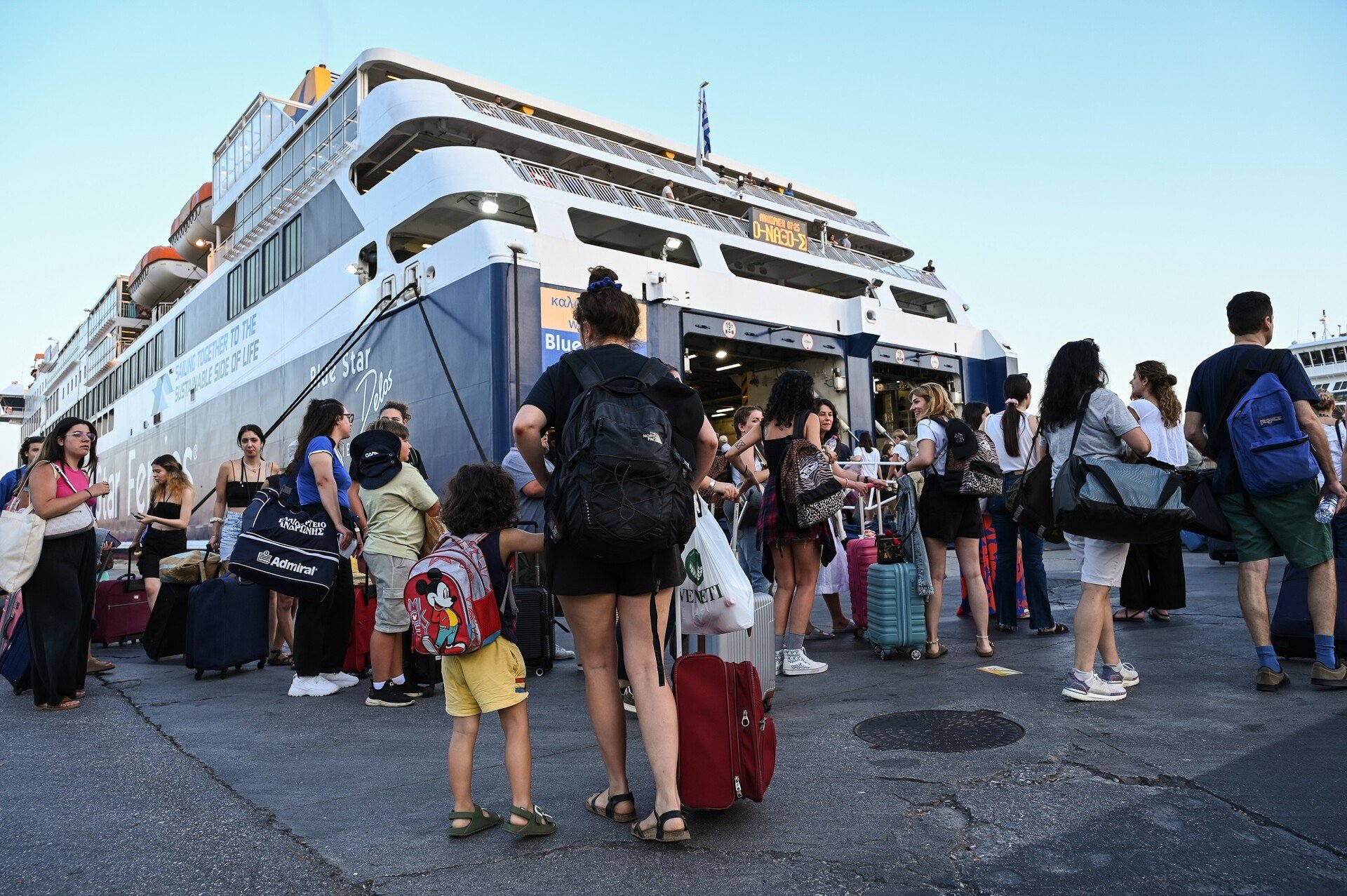 «Σαλπάρουν» οι αδειούχοι του Ιουλίου – «Καίνε» οι τιμές των ακτοπλοϊκών εισιτηρίων