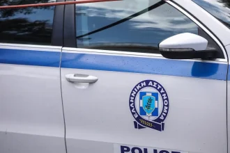 Πάτρα: Άνδρας χτύπησε σύζυγο, ανήλικα παιδιά και μητέρα - Επιτέθηκε και σε αστυνομικό