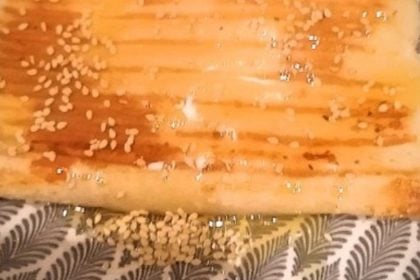 Φέτα με τραγανή επικάλυψη που φτιάχνεται στην τοστιέρα