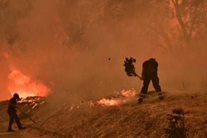 Meteo: Στάχτη 41.959 στρέμματα σε Κρυονέρι Αττικής, Κύθηρα και Εύβοια