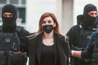 Ρούλα Πισπιρίγκου στις φυλακές Θηβών: Δεν κοιμάται και φοβάται πως θα την δηλητηριάσουν