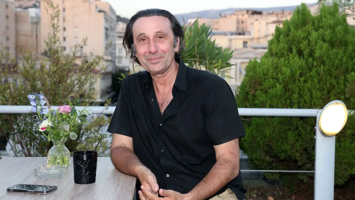 Ρένος Χαραλαμπίδης: «Θα ήθελα να ευχαριστήσω όλους αυτούς τους άντρες που με σώσανε, παίρνοντάς μου τις γυναίκες»