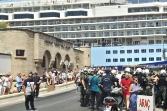 Ρόδος: Επεισόδια κοντά στο λιμάνι για την άφιξη Ισραηλινών τουριστών - Μέτρα ασφαλείας και προσαγωγές (ΒΙΝΤΕΟ)