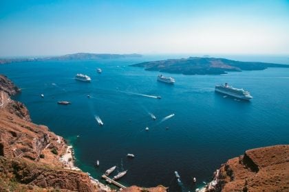  Πτώση της επιβατικής κίνησης στα ελληνικά νησιά – Μείωση 20% για Σαντορίνη και 15% για Μύκονο