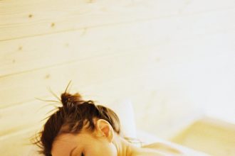 Πέντε λόγοι για τους οποίους πρέπει να κοιμόμαστε από την αριστερή πλευρά