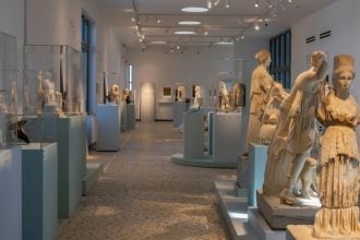Το Αρχαιολογικό Μουσείο Θήρας άνοιξε τις πύλες του με τις γυναίκες των Κυκλάδων