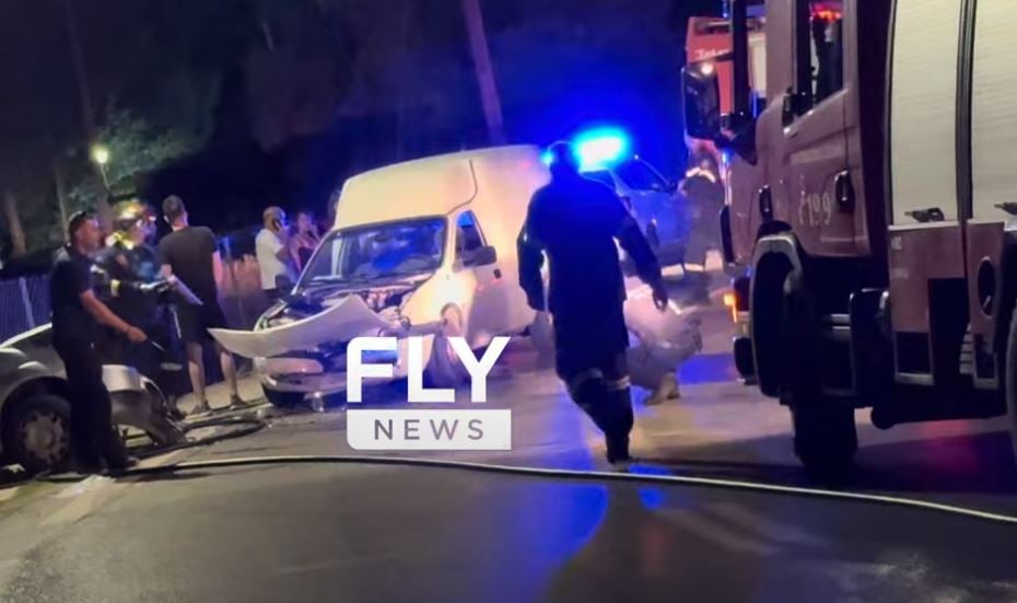 Αυτοκίνητο μπήκε στο αντίθετο ρεύμα και συγκρούστηκε μετωπικά με άλλο ΙΧ – Στο νοσοκομείο 4 τραυματίες 