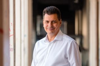 Θέλω δήμαρχο «ειρηνοποιό και διεθνιστή» για την Πάτρα