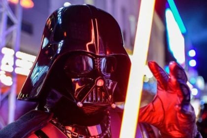 Star Wars: Το εμβληματικό φωτόσπαθο του Darth Vader για πρώτη φορά σε δημοπρασία