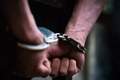 Αγρίνιο: Συνελήφθη ο 39χρονος που αναζητούνταν για ενδοοικογενειακό επεισόδιο - Χειροπέδες και στην σύζυγό του