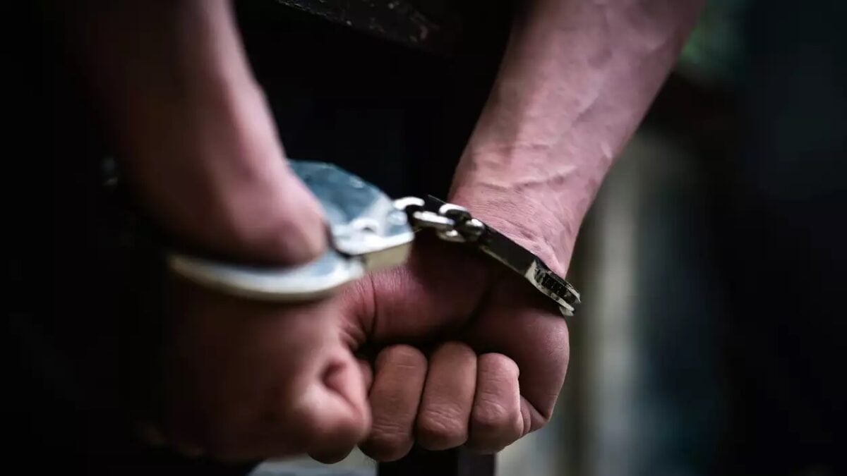 Αγρίνιο: Συνελήφθη ο 39χρονος που αναζητούνταν για ενδοοικογενειακό επεισόδιο - Χειροπέδες και στην σύζυγό του