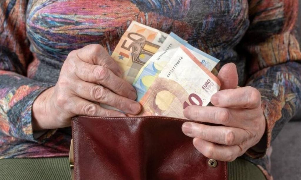 Τι συμβαίνει με τα όρια συνταξιοδότησης – Επανέρχονται τα σενάρια για αύξηση μετά το 2027