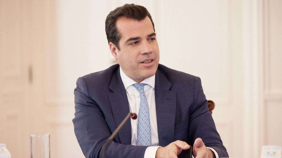 Πλεύρης για τους 247 παράνομους μετανάστες από τη Λιβύη: Θα οδηγηθούν σε καθεστώς εγκλεισμού μέχρι την επιστροφή τους