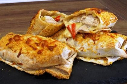 Burritos με τορτίγιες και το κοτόπουλο που περίσσεψε