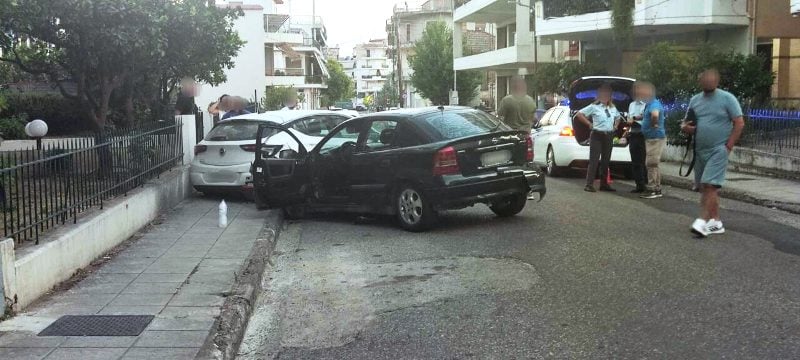 Αγρίνιο: Σφοδρό τροχαίο με «τρελή» πορεία αυτοκινήτου - Στο νοσοκομείο ένα άτομο (ΦΩΤΟ)