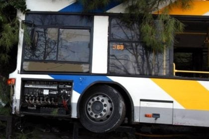 Πάτρα: Λεωφορείο συγκρούστηκε με φορτηγό στον Άγιο Ιωάννη Πράτσικα