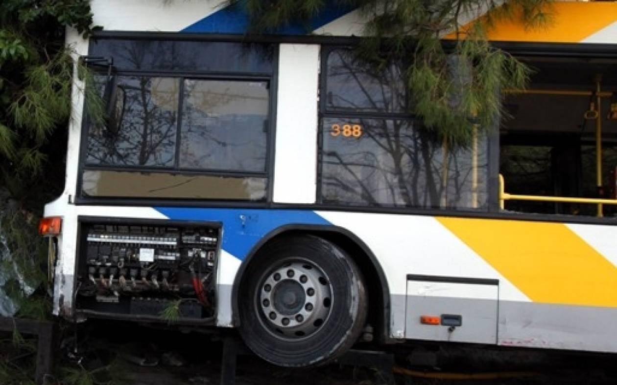 Πάτρα: Λεωφορείο συγκρούστηκε με φορτηγό στον Άγιο Ιωάννη Πράτσικα