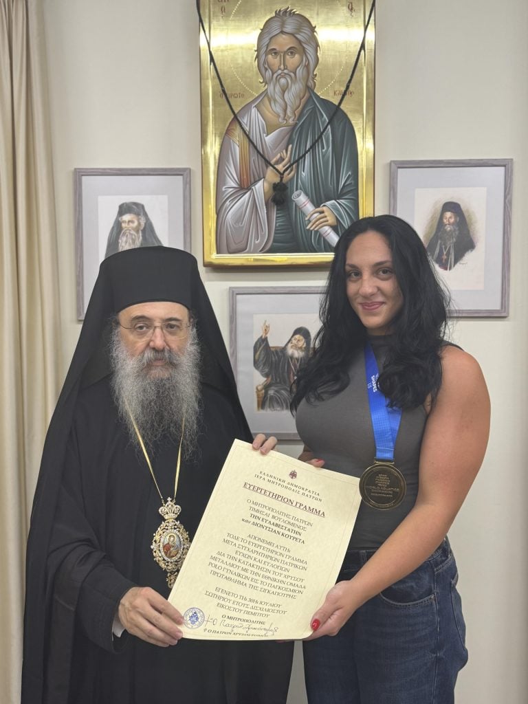 Ο Μητροπολίτης Πατρών τίμησε την πρωταθλήτρια πόλο Ντένια Κουρέτα