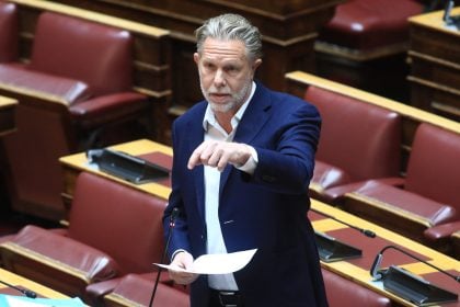 Π. Γερουλάνος: «Στη Βουλή απαντάμε τα πάντα, η ΝΔ κρύβεται»