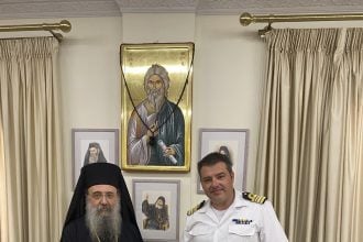 Ο νέος ναυτικός Διοικητής στον σεβασμιότατο Μητροπολίτη