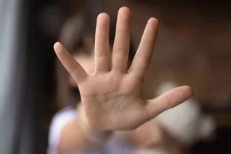 Φρίκη: Τέσσερις άνδρες βίασαν ομαδικώς μία 14χρονη - Γνώρισε τον έναν μέσω εφαρμογής