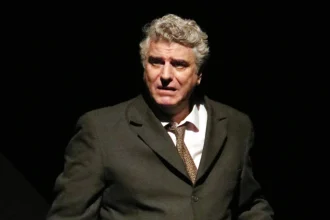 Βλαδίμηρος Κυριακίδης: Έμαθα να μη μεταφέρω στη ζωή μου τα λάθη που διδάσκομαι από το θέατρο