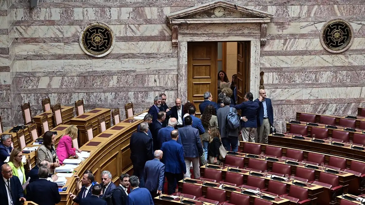 Βουλή: Απορρίφθηκαν οι προτάσεις για προανακριτική για τον ΟΠΕΚΕΠΕ – Πανδαιμόνιο με φωνές και αποχώρηση της Αντιπολίτευσης