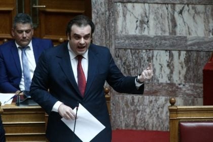 Ψηφίστηκε ο Τελωνειακός Κώδικας και η ρύθμιση για μηδενικές χρεώσεις στα ΑΤΜ 