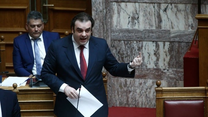 Ψηφίστηκε ο Τελωνειακός Κώδικας και η ρύθμιση για μηδενικές χρεώσεις στα ΑΤΜ 