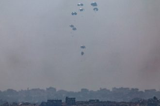 Γάζα: Αεροσκάφη της Ιορδανίας και των ΗΑΕ έριξαν 25 τόνους βοήθειας