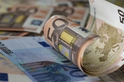Ενισχύσεις έως 200.000 ευρώ σε μικρομεσαίους για αύξηση των εξαγωγών