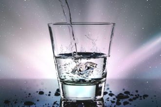 Επιστήμονες ανέπτυξαν υλικό που αφαιρεί το 99% ενός «παντοτινού χημικού» από το νερό σε μόλις 5 λεπτά