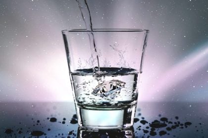 Επιστήμονες ανέπτυξαν υλικό που αφαιρεί το 99% ενός «παντοτινού χημικού» από το νερό σε μόλις 5 λεπτά