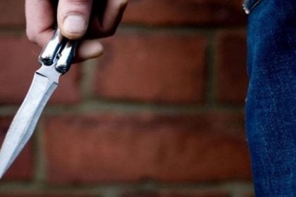 Πάτρα: Έκανε βόλτα με τη μηχανή του με μαχαίρι κάτω από τη σέλα