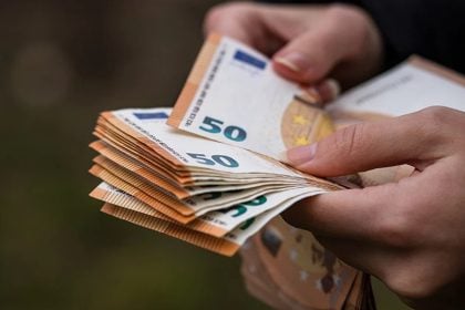 Αναδρομικά από τον ΕΦΚΑ: Ποιοι συνταξιούχοι θα λάβουν έως 8.500 ευρώ