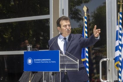 Με τον αντιρατσιστικό νόμο απαντά η κυβέρνηση μετά το «μπλόκο» στο Crown Iris