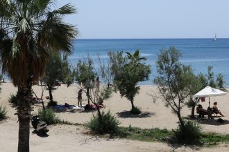 Σοβαρή εξέλιξη με το νεκρό κοριτσάκι στο Παλαιό Φάληρο: Βρέθηκε βίντεο που δείχνει την 3χρονη να μεταφέρεται σε καροτσάκι!