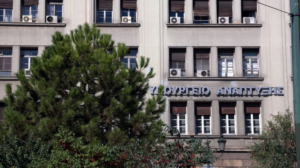 Απεντάσσονται 1.400 επενδύσεις από αναπτυξιακούς νόμους 2004 και 2011