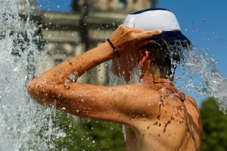 Καιρός: Ο θερμικός θόλος που «έλιωσε» την Ευρώπη έρχεται στη χώρα μας - Ξεκινά 4ήμερο επικίνδυνου καύσωνα με 43 βαθμούς