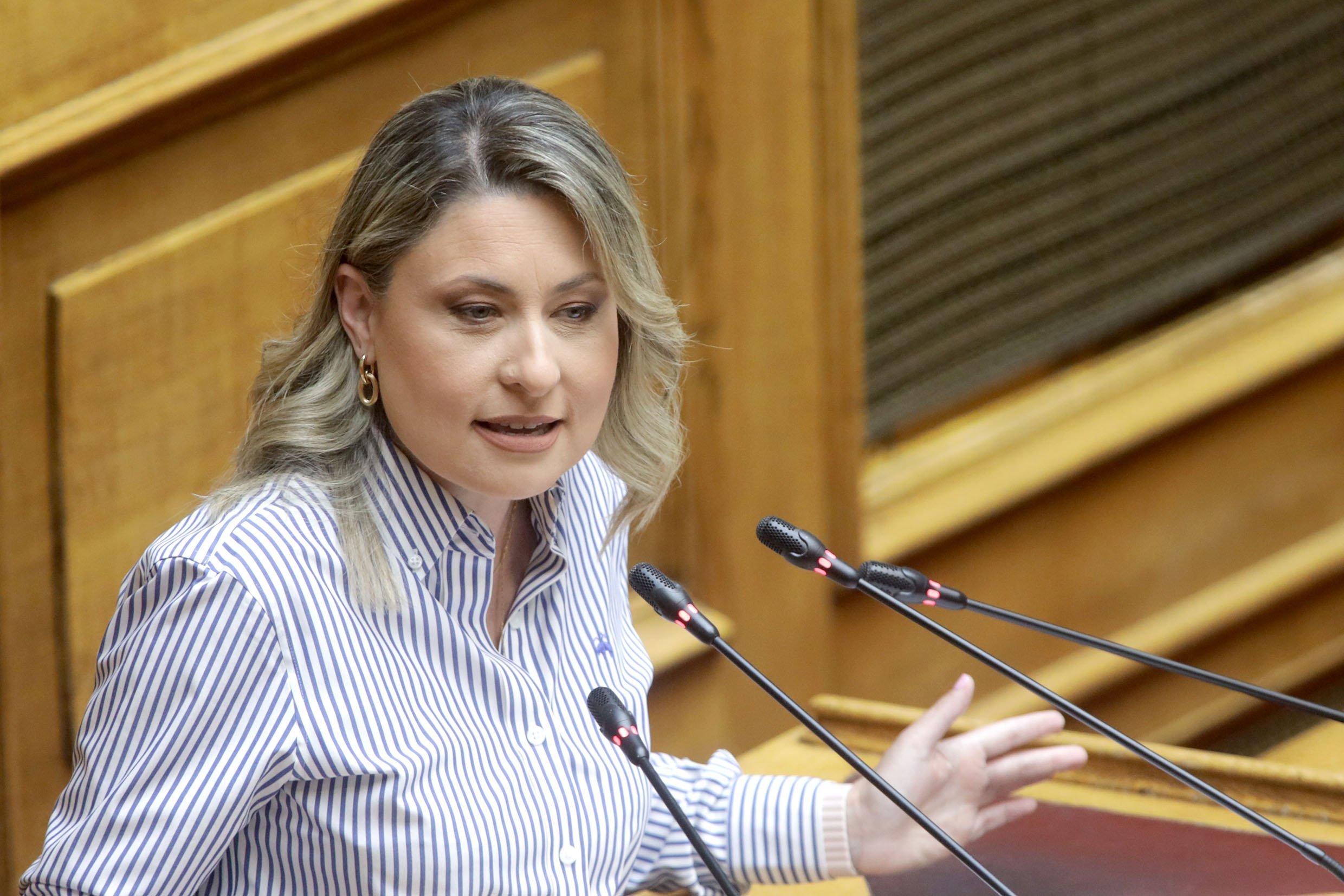 Χριστίνα Αλεξοπούλου: Παρέμβαση στη Βουλή για τους συμβολαιογράφους του Εφετείου Πατρών