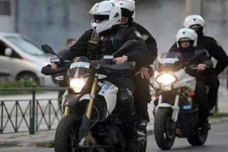 Καταδίωξη κλεμμένου ΙΧ στο Μενίδι - Αστυνομικοί πυροβόλησαν τα λάστιχα όταν ο οδηγός δεν σταμάτησε στον έλεγχο