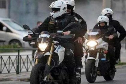 Καταδίωξη κλεμμένου ΙΧ στο Μενίδι - Αστυνομικοί πυροβόλησαν τα λάστιχα όταν ο οδηγός δεν σταμάτησε στον έλεγχο