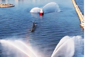 Πάτρα: Πώς υποδέχθηκε η πόλη το υποβρύχιο "Ωκεανός" - Εκπληκτικό βίντεο!