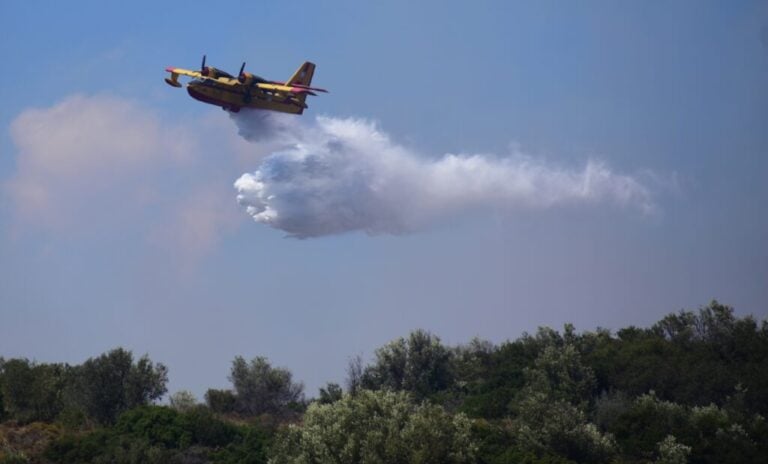 Μεγάλη φωτιά στην Αρχαία Ολυμπία - 8 εναέρια μέσα στη μάχη με τις φλόγες