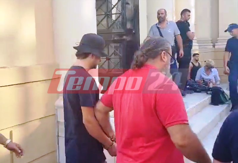 Πάτρα: Στον εισαγγελέα οι συλληφθέντες για τις πυρκαγιές - Έντονες αποδοκιμασίες από συγκεντρωμένους πολίτες (ΦΩΤΟ) - ΝΕΟΤΕΡΑ