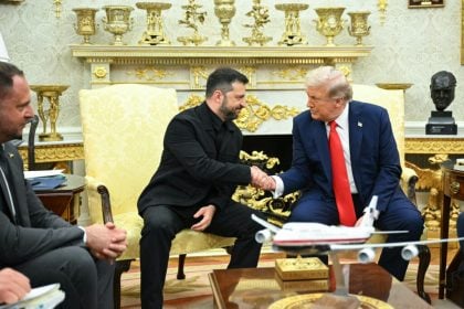 LIVE - Ουάσινγκτον: H συνάντηση Τραμπ -Ζελένσκι - Πιστεύω ότι ο Πούτιν θέλει να τερματίσει τον πόλεμο - «Αν όλα πάνε καλά είμαι ανοιχτός σε τριμερή συνάντηση», λέει ο Αμερικανός πρόεδρος