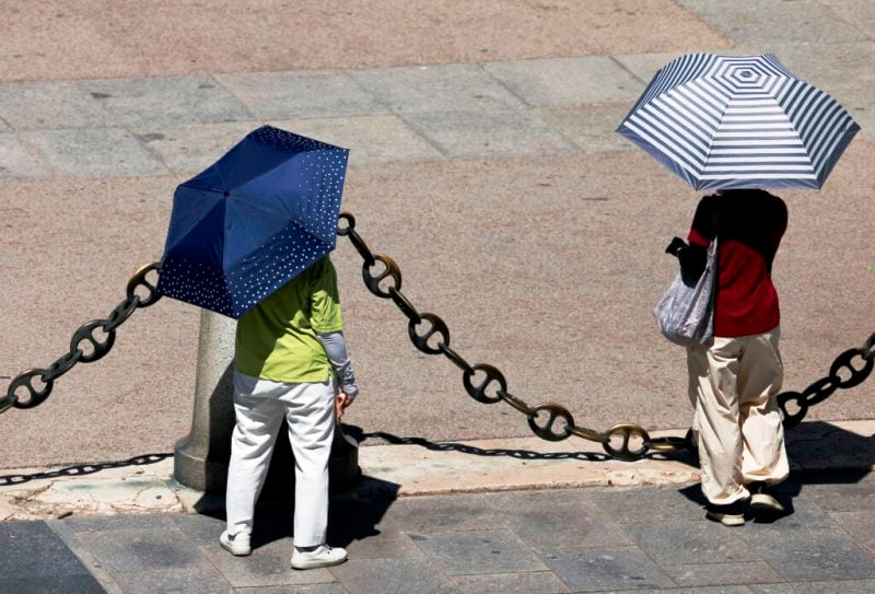 Πώς να ντυθείς για να παραμείνεις δροσερός σε ακραίες θερμοκρασίες