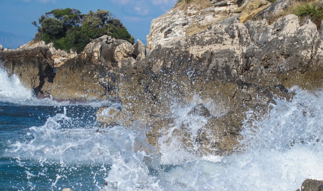 Καιρός σήμερα: Εκρηκτικό κοκτέιλ ζέστης και ισχυρών ανέμων