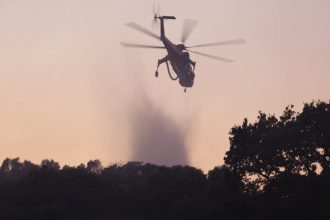 Φωτιά στη Μάνη: Σηκώθηκαν εναέρια μέσα