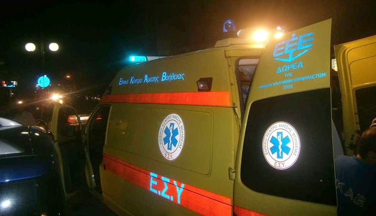 Δίκυκλο παρέσυρε και τραυμάτισε πεζό στα Βραχνέικα